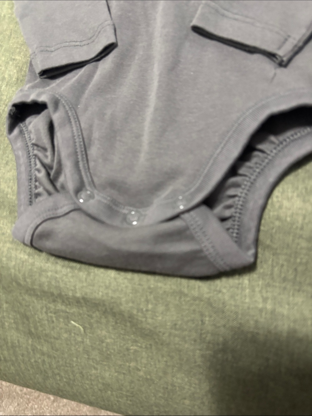 H & M Long-Sleeve Grey Bear One-Piece Bodysuit 12 months - Picture 3 of 4